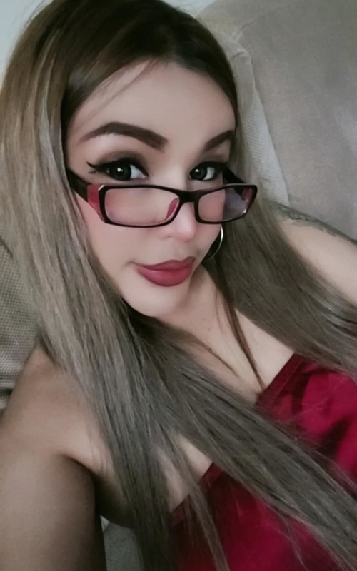 Lara Envolvente La Compañía Perfecta para Tus Momentos Especiales 2 Mis Fotos