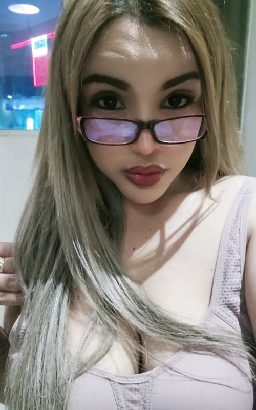 Lara Envolvente La Compañía Perfecta para Tus Momentos Especiales